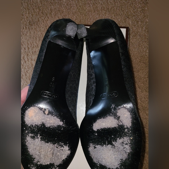 Signature Coach Pump - Picture 4 of 4